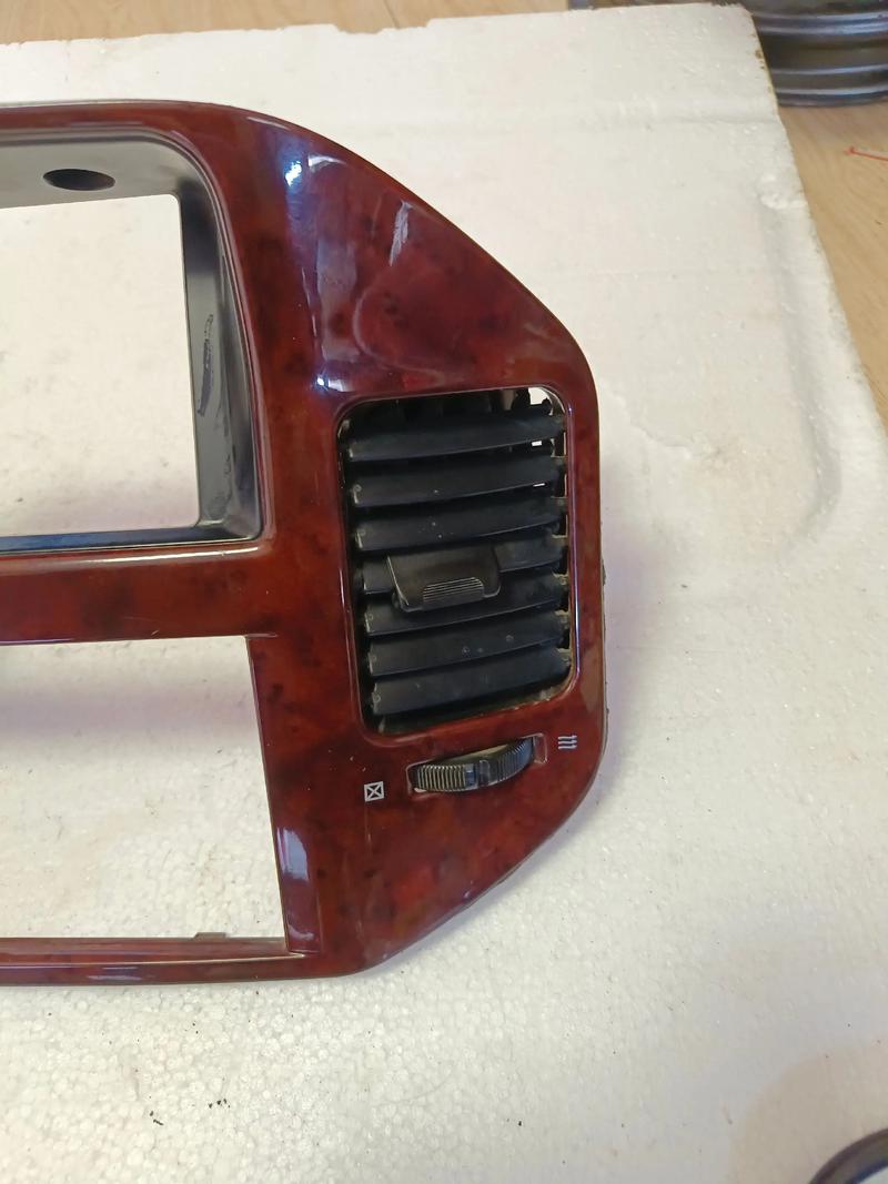 帕杰罗v8 帕杰罗V87后排出风口