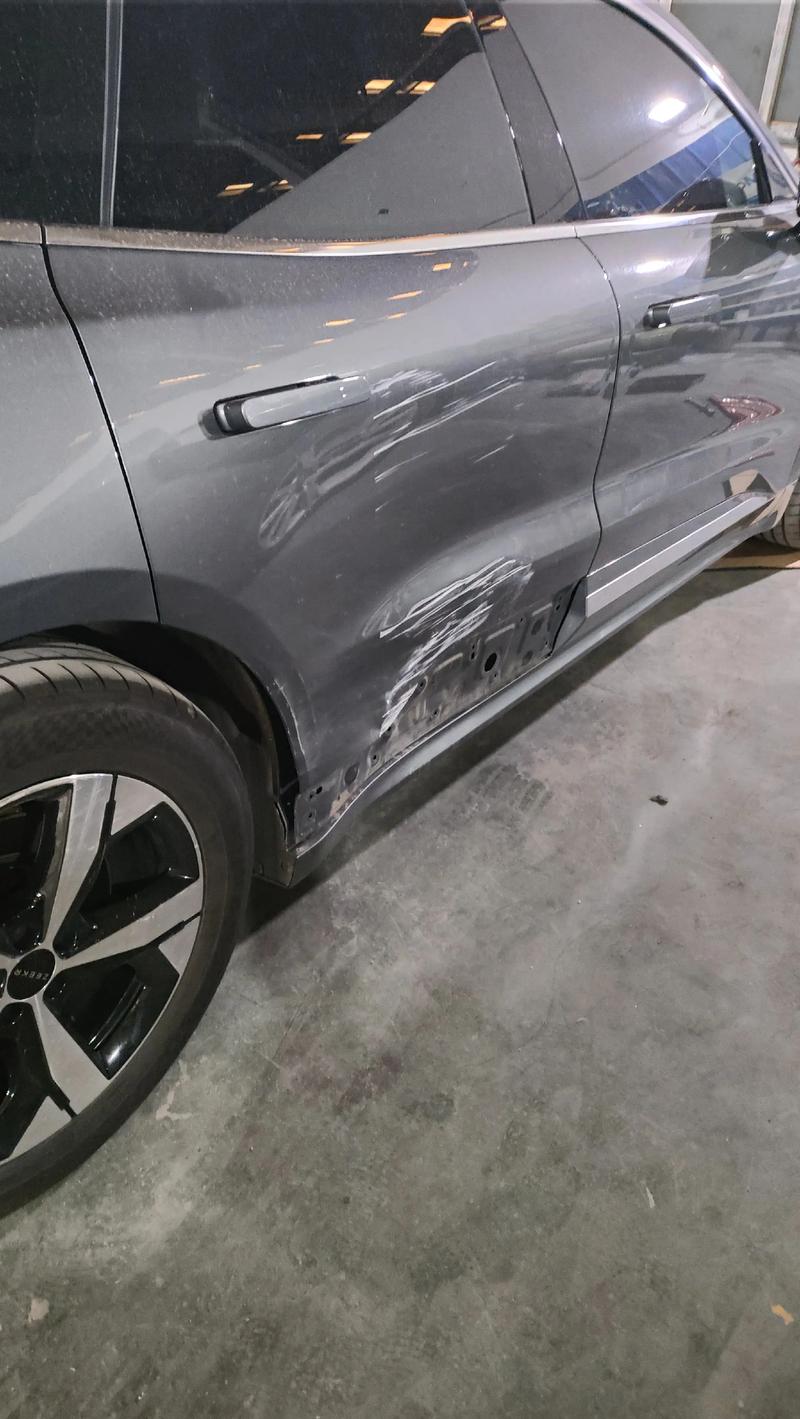 车凹一块吸出来多少钱,钣金喷漆一般寿命几年