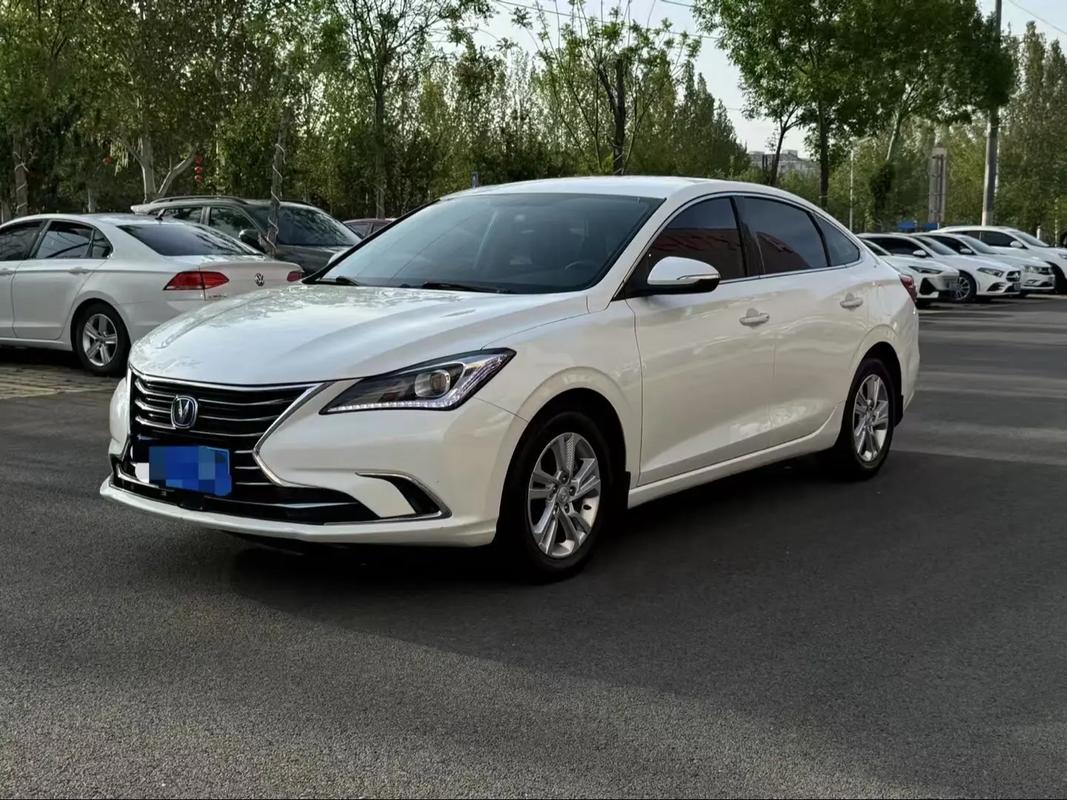 长安逸动手动挡报价及图片(长安逸动手动标配价格和图片)