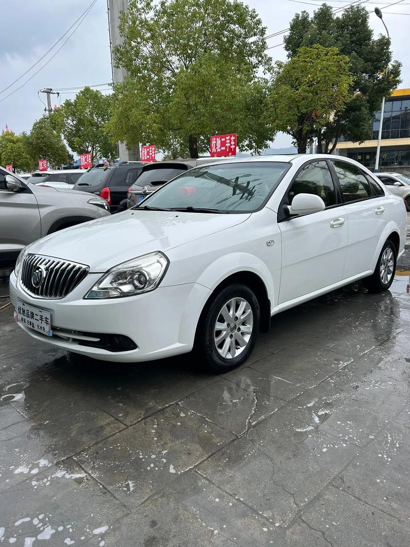 别克凯越汽车图片(别克凯越新车报价)