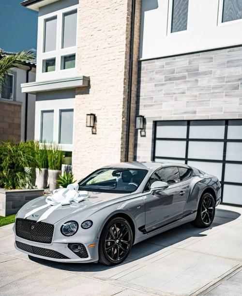 宾利gt欧陆 宾利gt欧陆和法拉利哪个好