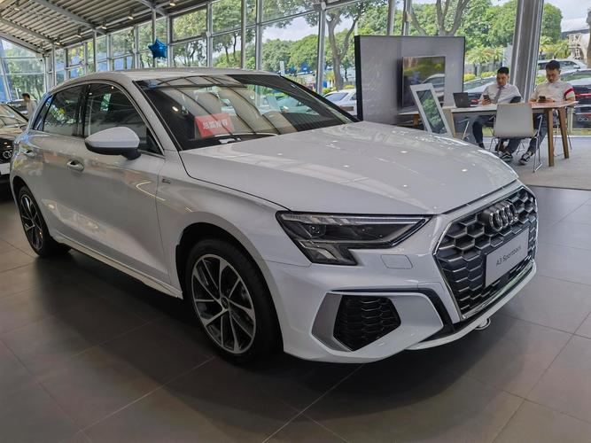 奥迪q2落地价14万 奥迪q2落地价格大概在多少钱