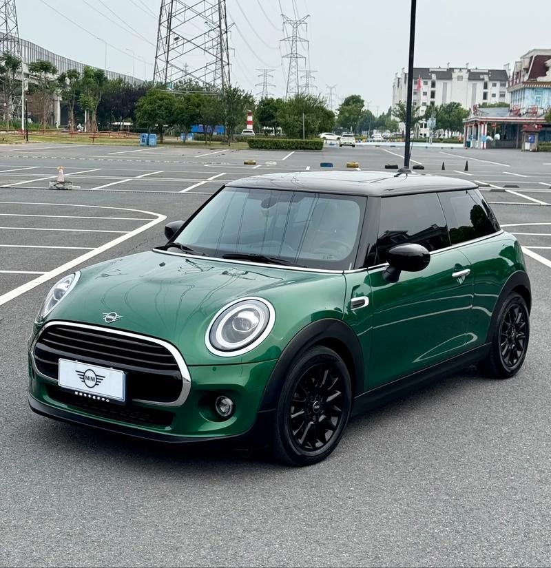 宝马minicooper报价及图片/为什么说开mini的女人有钱