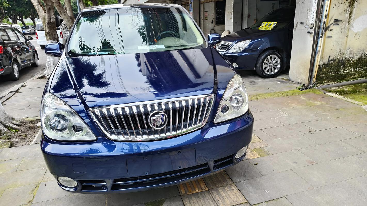 12年别克gl8图片 12年的二手别克gl8值得买吗