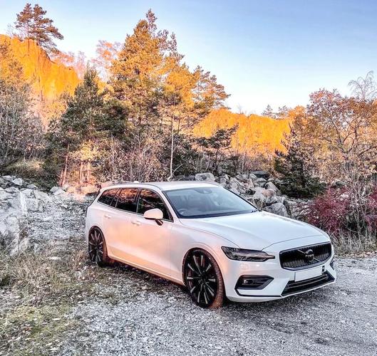 沃尔沃v60旅行版报价,2020款沃尔沃v60旅行车报价及图片