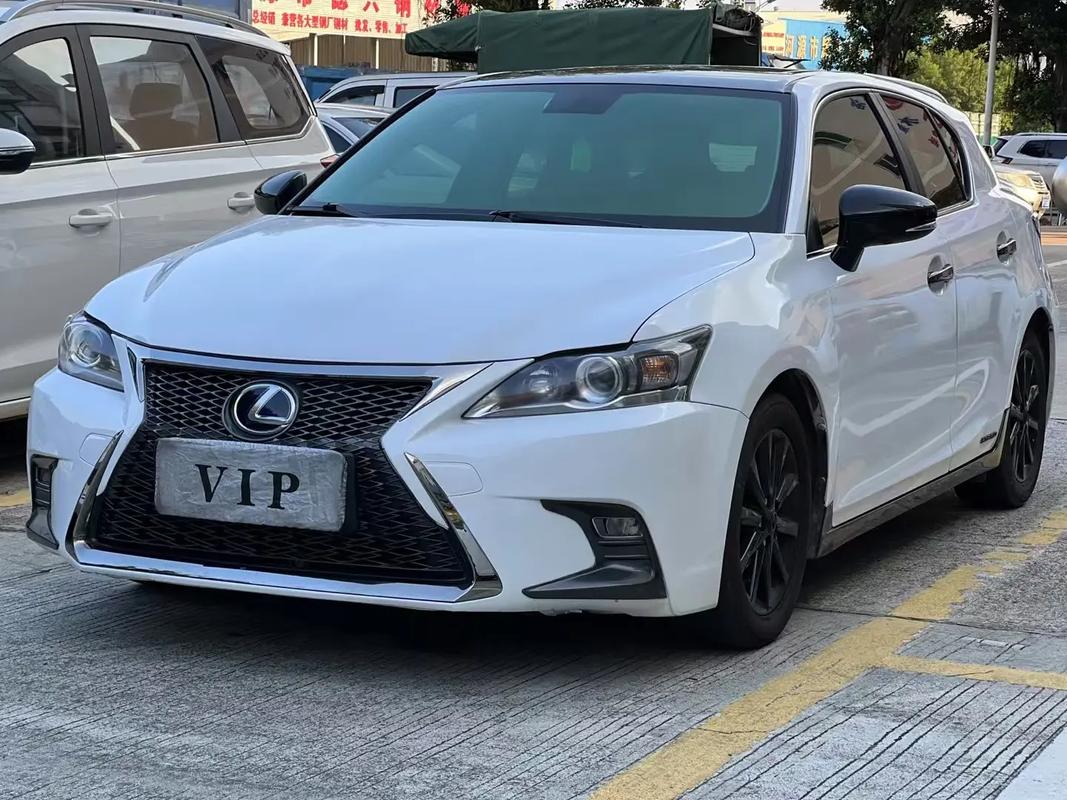 雷克萨斯ct200h精英版(雷克萨斯CT200h精英版2012款远光灯型号)