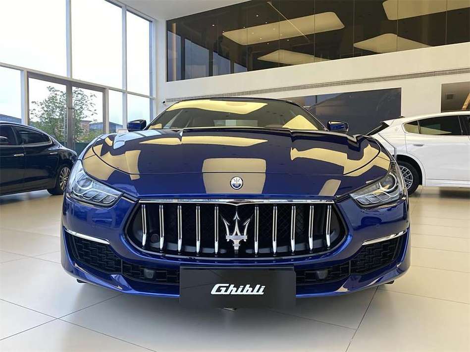 玛莎拉蒂车标志图片报价(玛莎拉蒂汽车标志图片)