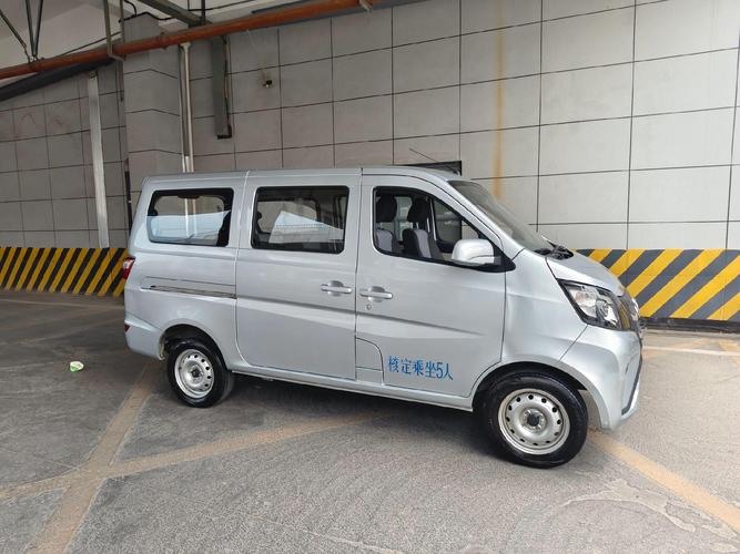 长安之星5封闭货车 长安之星5封闭货车后视镜调节在驾驶室那个位置