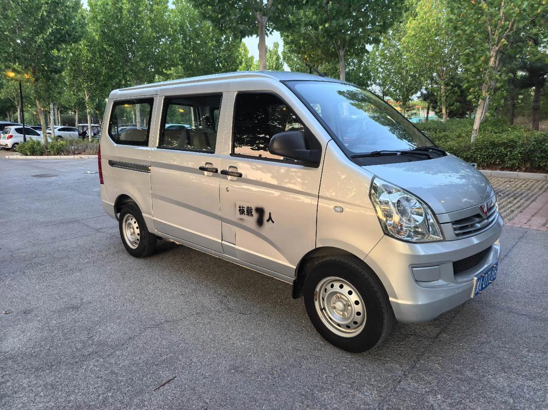 五菱荣光s报价及图片 五菱荣光s新车报价图片大全