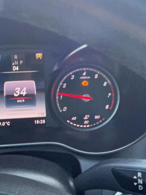 发动机故障灯亮黄灯自己消失后又出来了,发动机故障灯亮黄灯一会又灭了