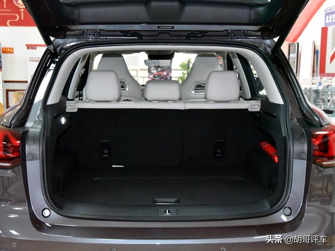 名爵领航suv(名爵领航suv后备厢2个28寸的能平放吗)